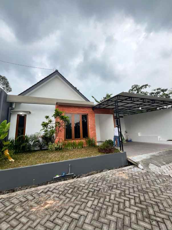 dijual rumah gunung pati