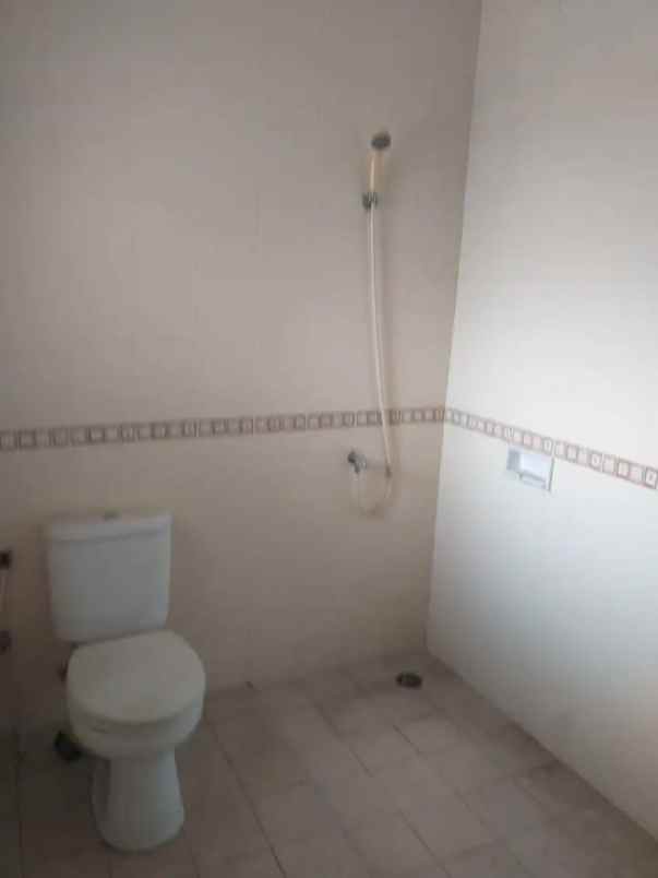 dijual rumah hook 2 lantai di legenda wisata cibubur