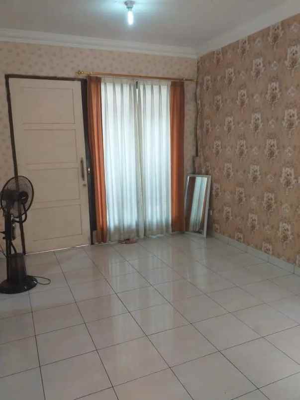 dijual rumah hook 2 lantai di legenda wisata cibubur