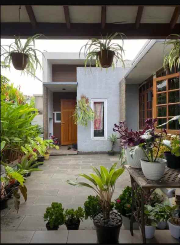 dijual rumah hook asri di pasteur bandung