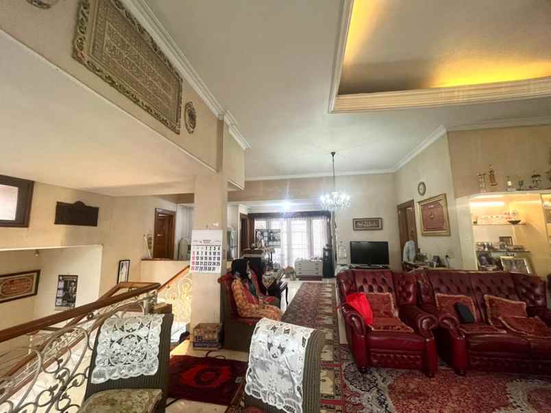 dijual rumah hook mewah bintaro kolam renang