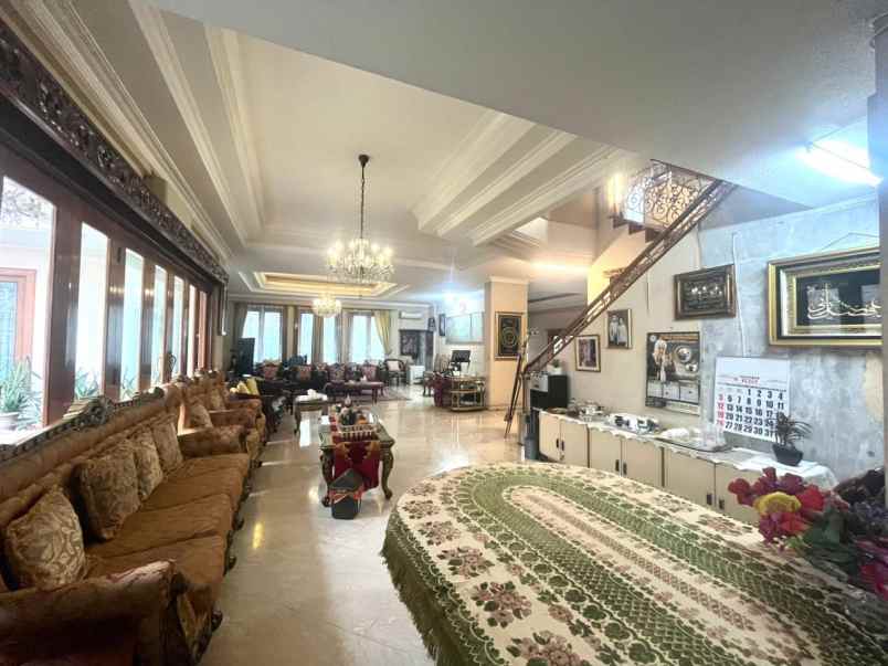 dijual rumah hook mewah bintaro kolam renang