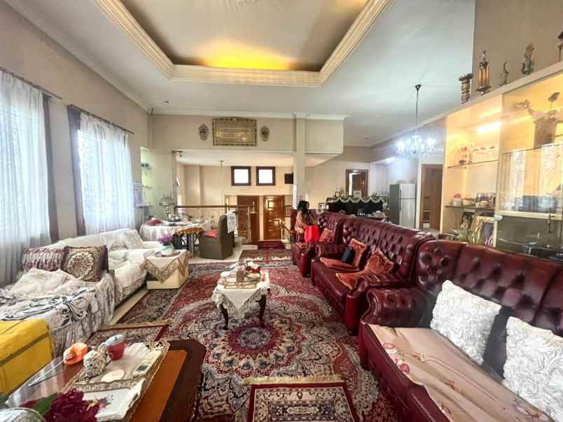 dijual rumah hook mewah bintaro kolam renang