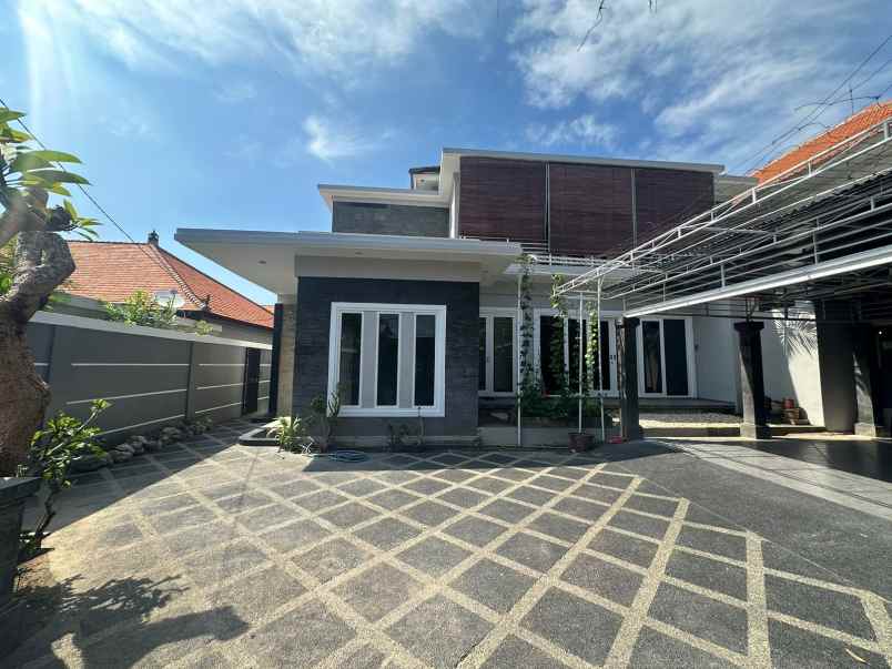 dijual rumah jalan buluh indah denpasar