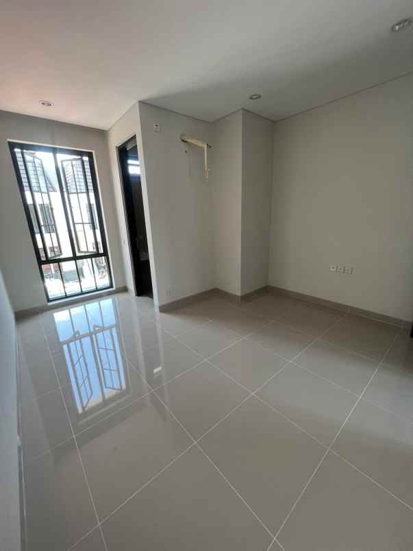 dijual rumah jalan dian istana