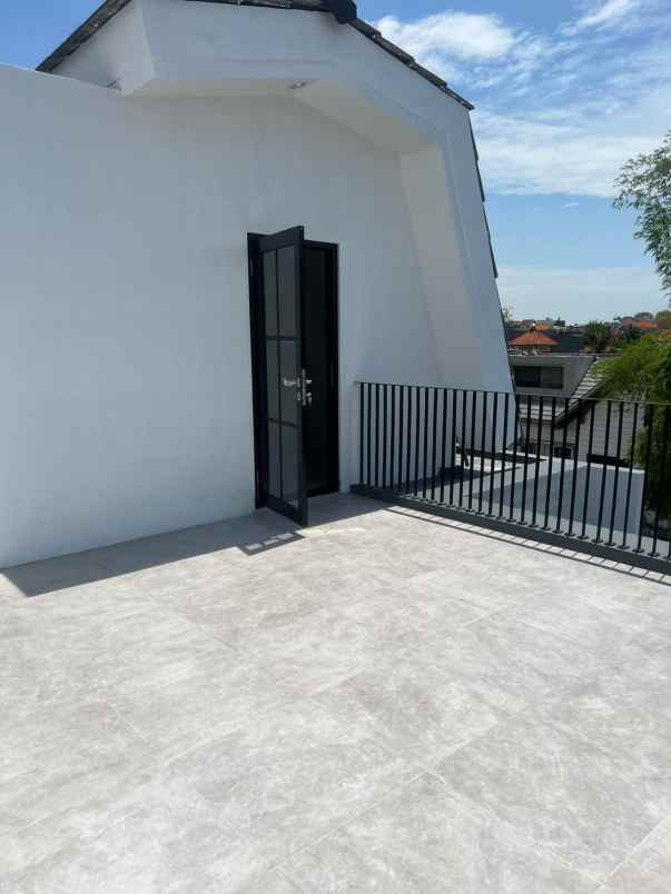 dijual rumah jalan dian istana