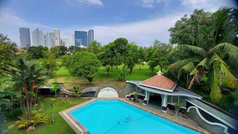 dijual rumah jalan graha famili