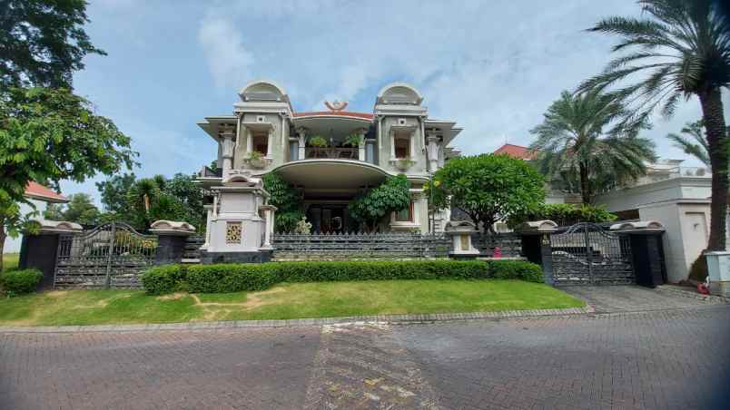 dijual rumah jalan graha famili