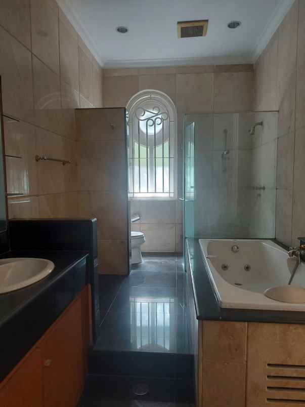 dijual rumah jalan hang lekir