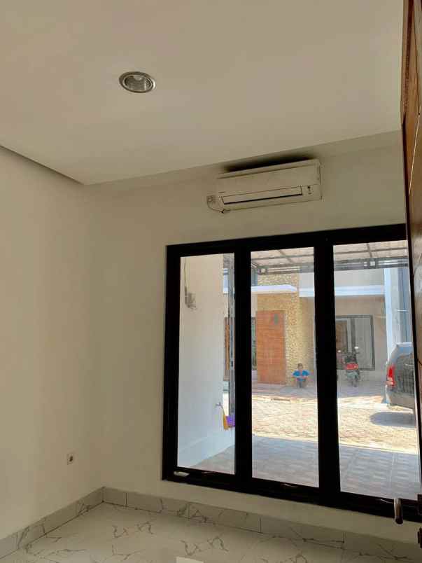 dijual rumah jalan margonda kemirimuka