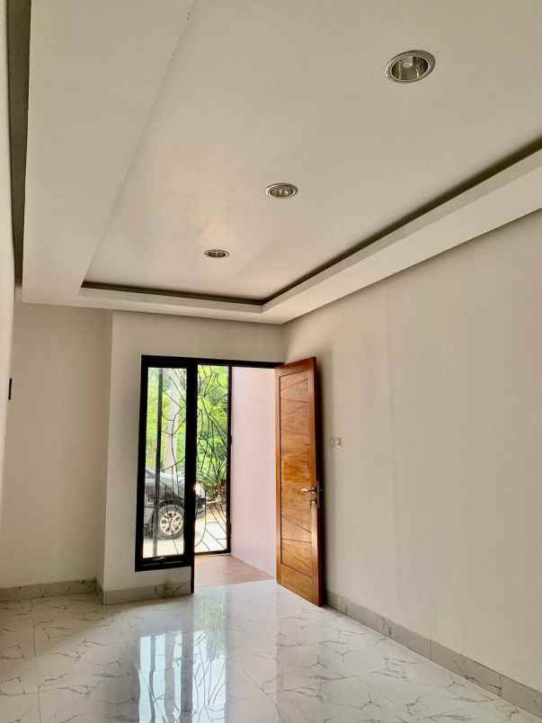 dijual rumah jalan margonda kemirimuka