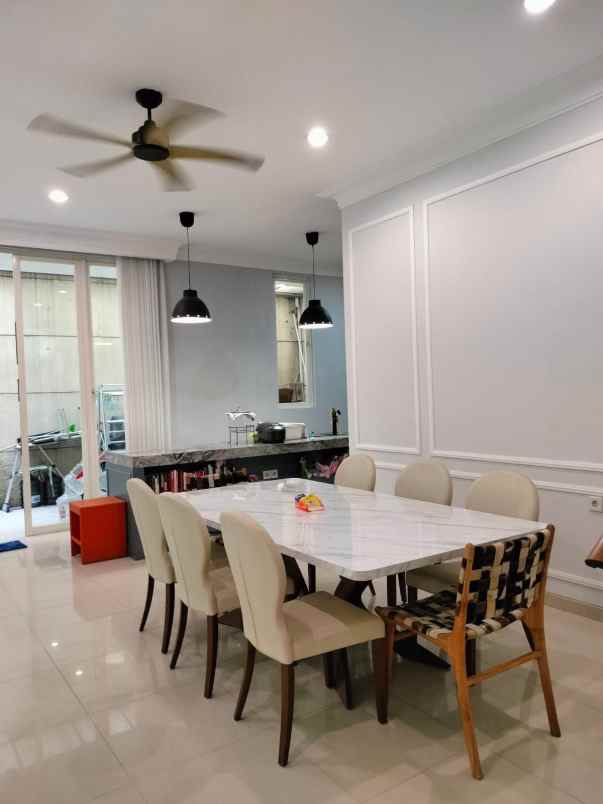 dijual rumah jalan pakuwon indah