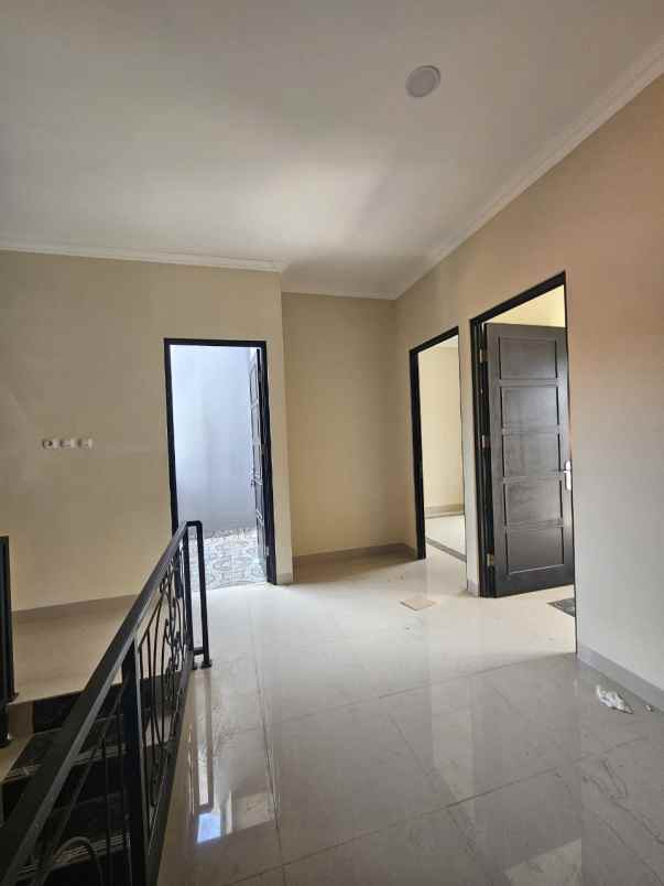 dijual rumah jalan paraji kalibaru