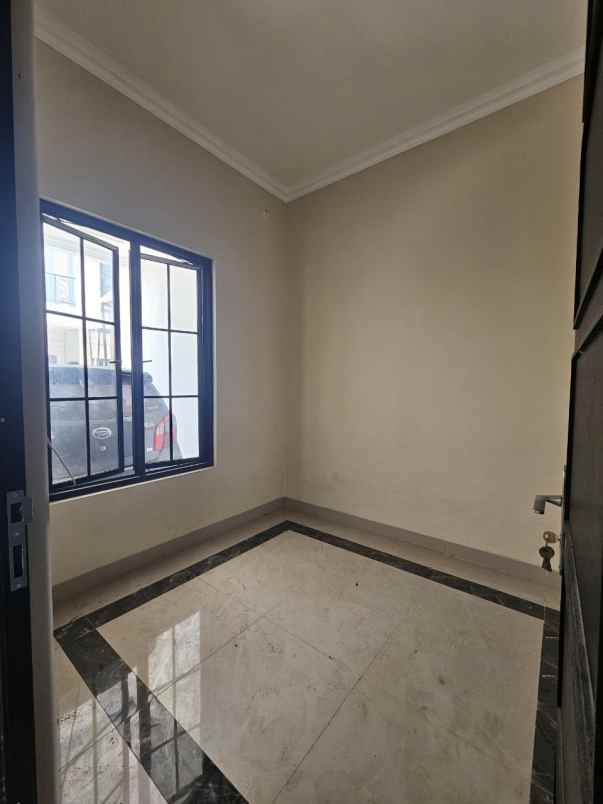 dijual rumah jalan paraji kalibaru