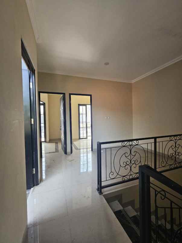 dijual rumah jalan paraji kalibaru