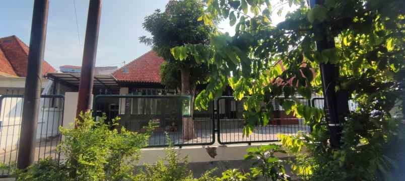 dijual rumah jalan progo