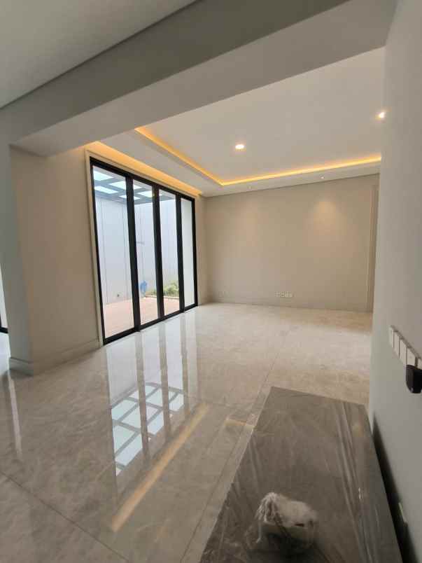 dijual rumah jalan puri widya kencana