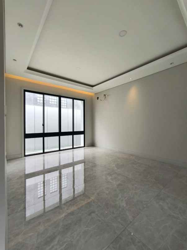 dijual rumah jalan puri widya kencana