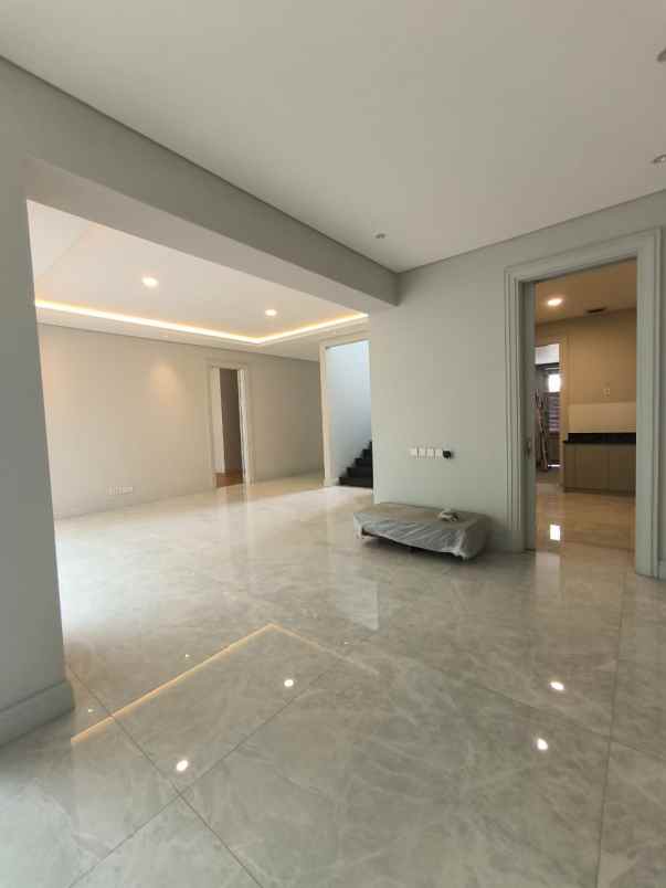 dijual rumah jalan puri widya kencana