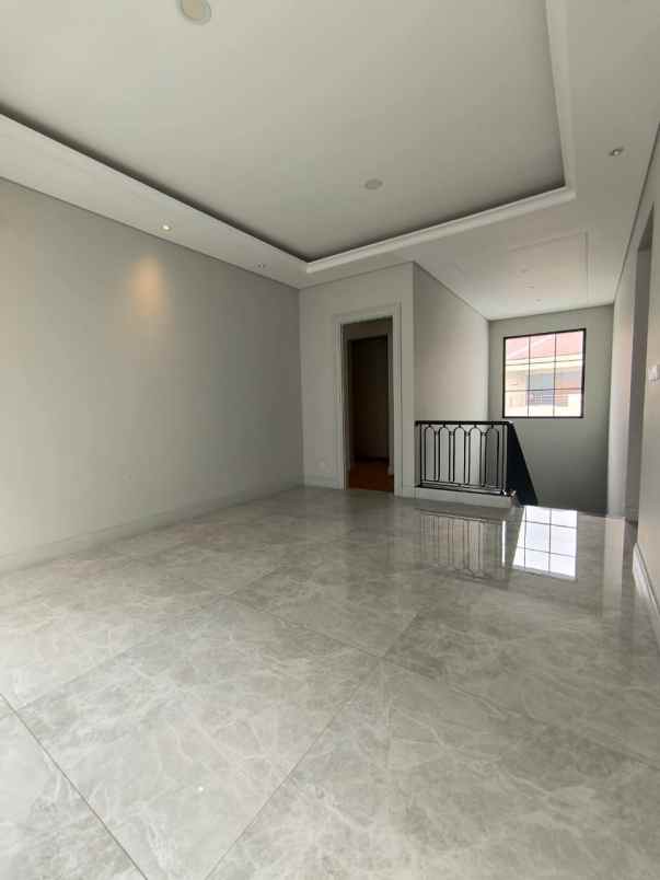 dijual rumah jalan puri widya kencana