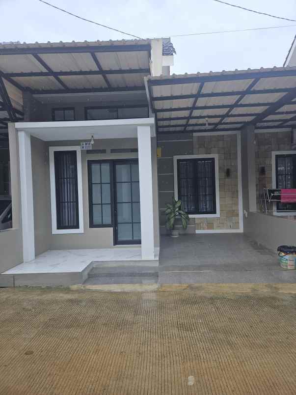 dijual rumah jalan raya cipayung jaya depok