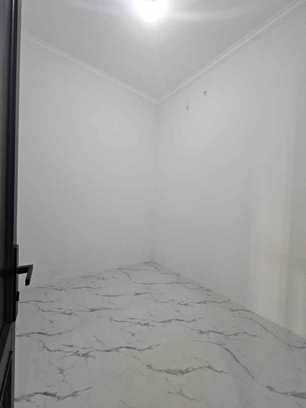 dijual rumah jalan raya cipayung jaya depok