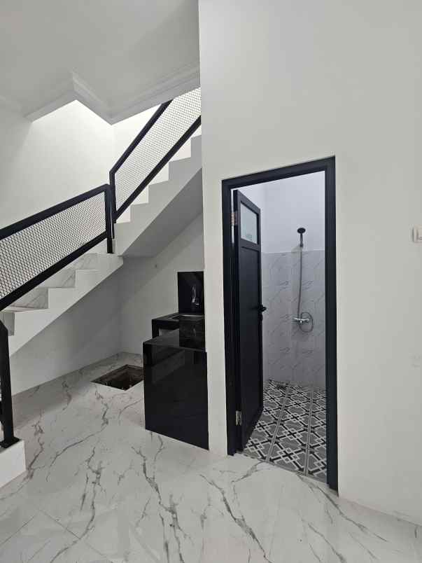 dijual rumah jalan raya cipayung jaya depok