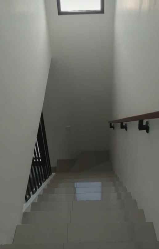 dijual rumah jalan raya mustika sari