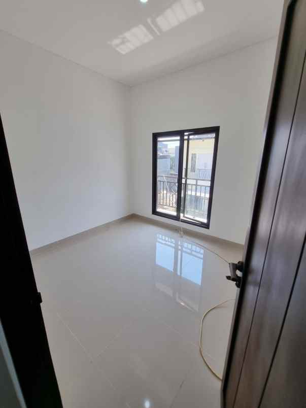 dijual rumah jalan raya pangkalan jati