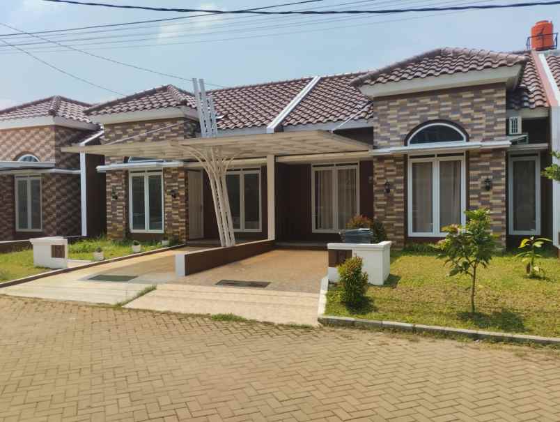 dijual rumah jalan raya percobaan puspa