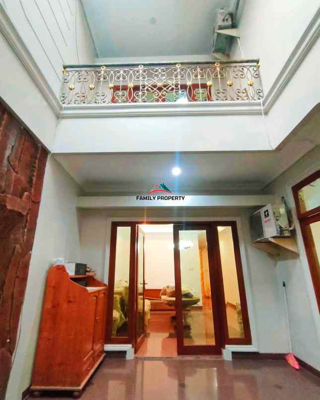 dijual rumah jalan raya pesanggrahan