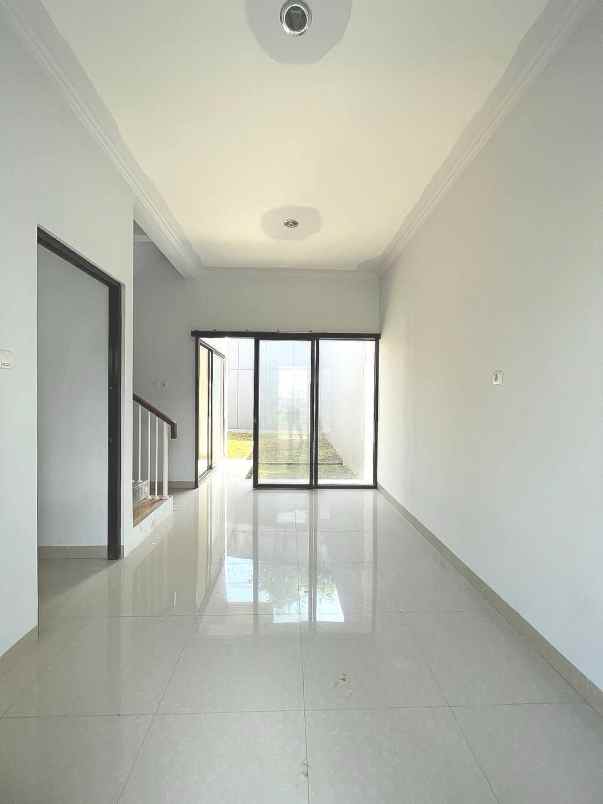 dijual rumah jalan raya sarua ciputat