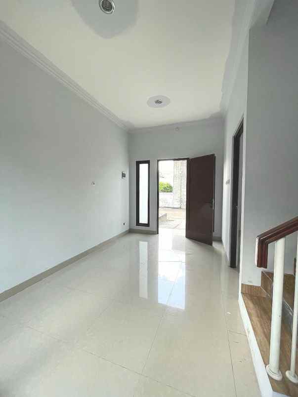 dijual rumah jalan raya sarua ciputat