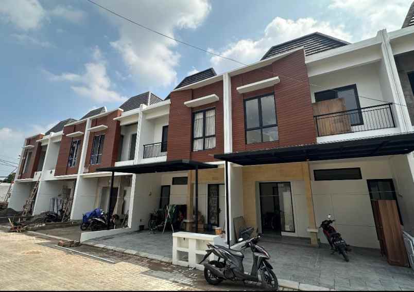 dijual rumah jalan raya serpong jaya