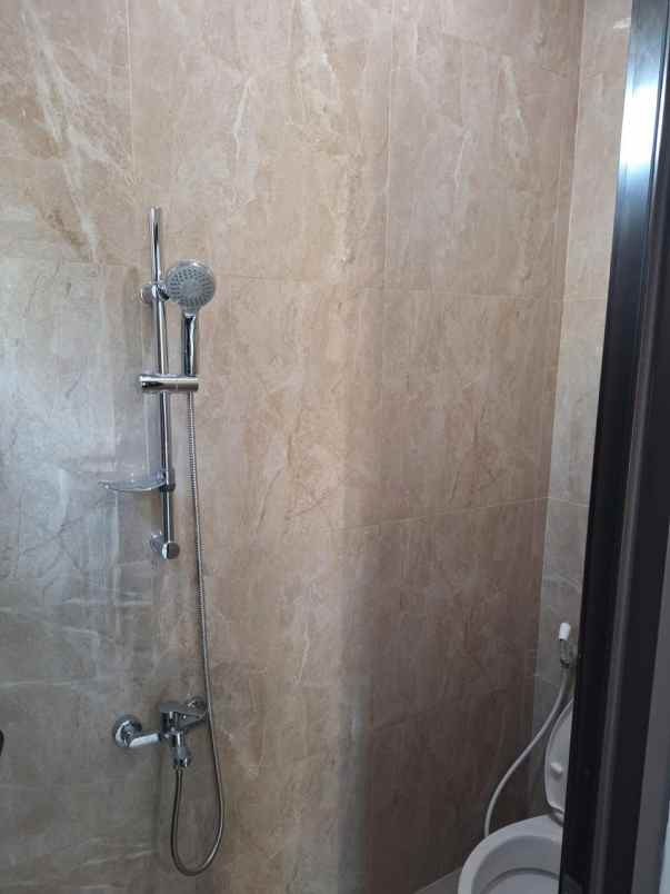 dijual rumah jalan raya serua ciputat