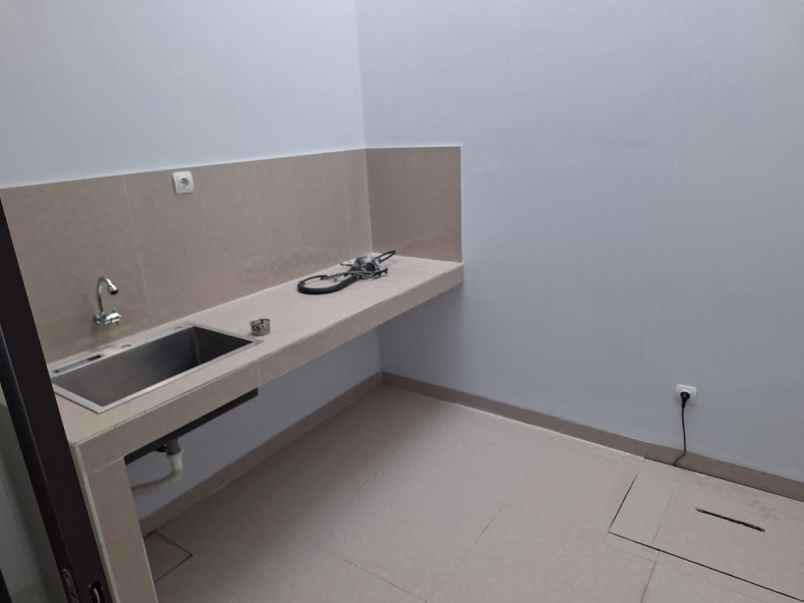 dijual rumah jalan raya serua ciputat