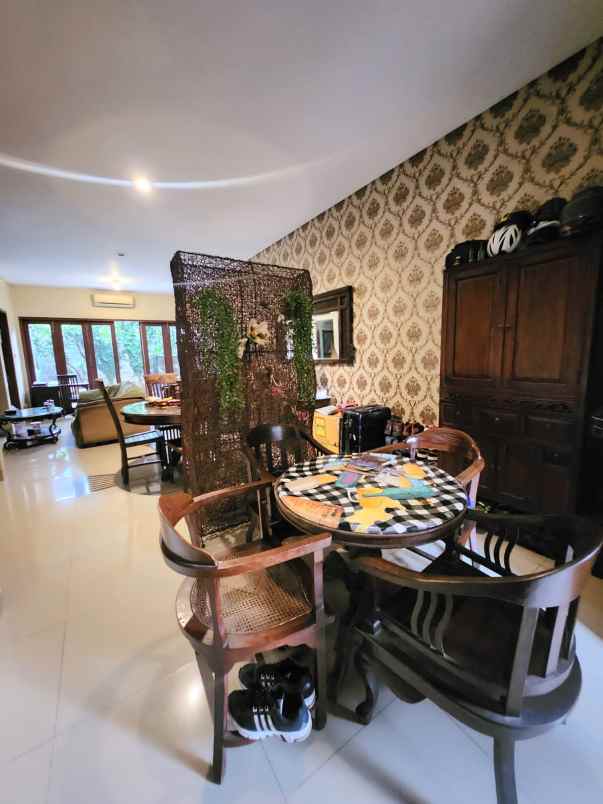 dijual rumah jalan raya veteran bintaro