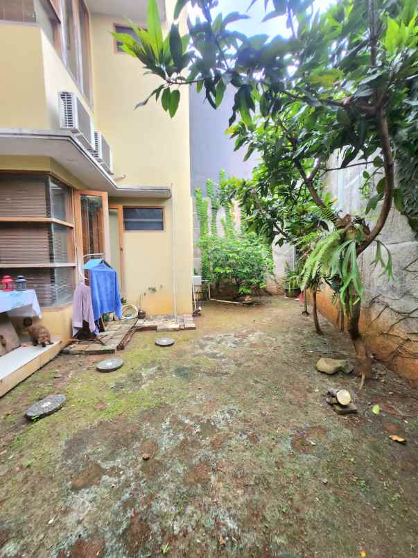 dijual rumah jalan raya veteran bintaro