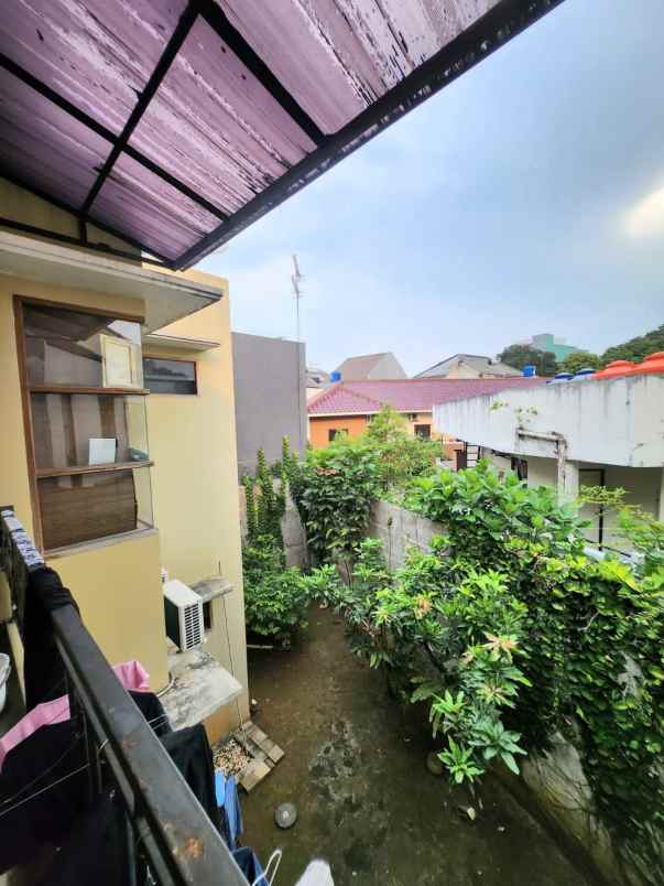 dijual rumah jalan raya veteran bintaro