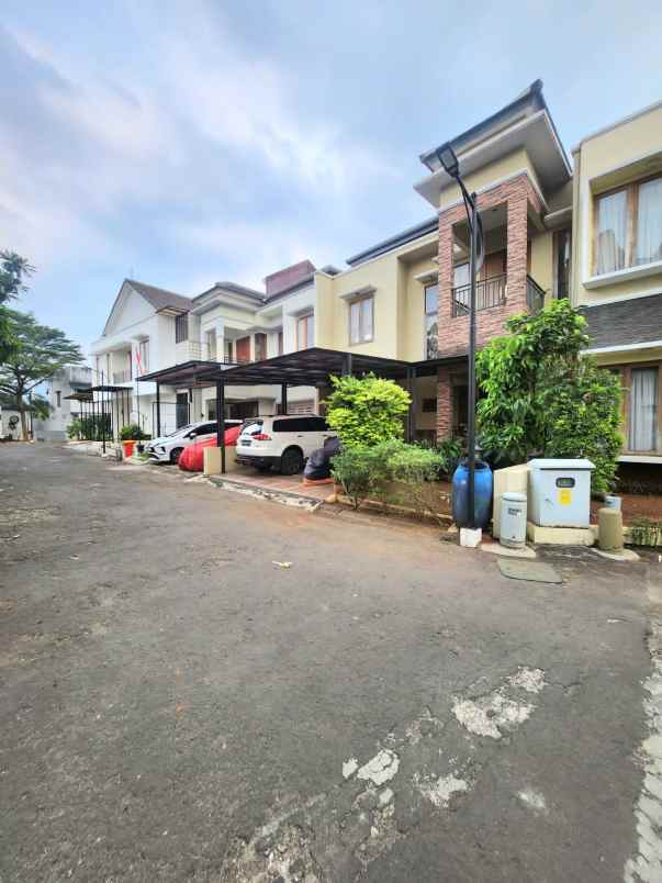 dijual rumah jalan raya veteran bintaro