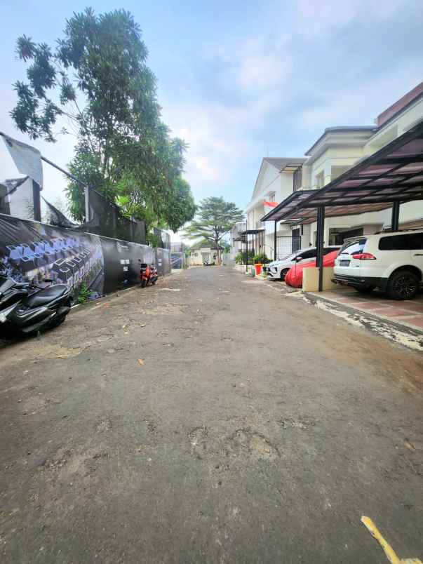 dijual rumah jalan raya veteran bintaro