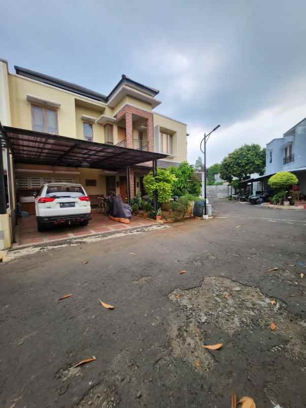 dijual rumah jalan raya veteran bintaro