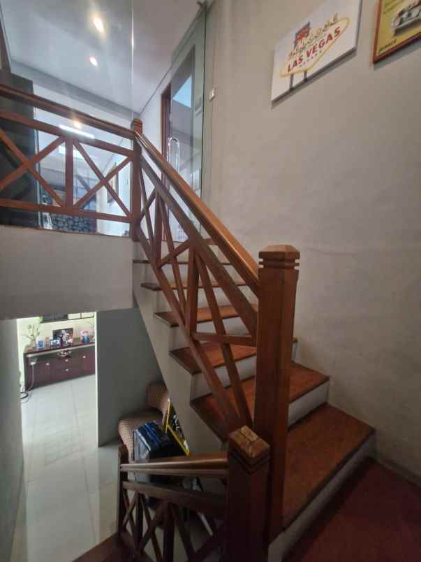 dijual rumah jalan raya wr supratman