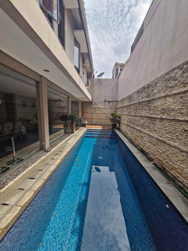 dijual rumah jalan raya wr supratman