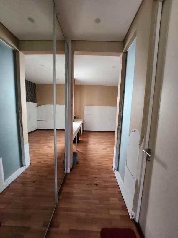 dijual rumah jalan royal residence