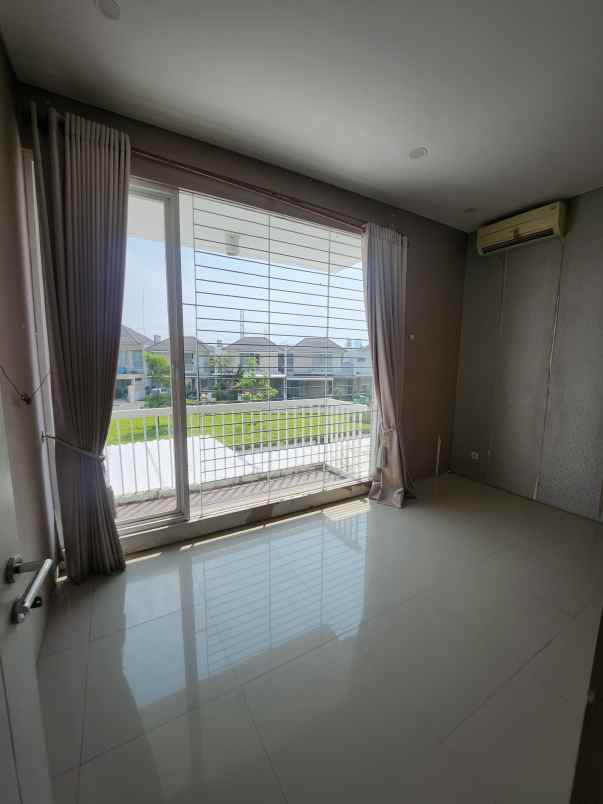 dijual rumah jalan royal residence