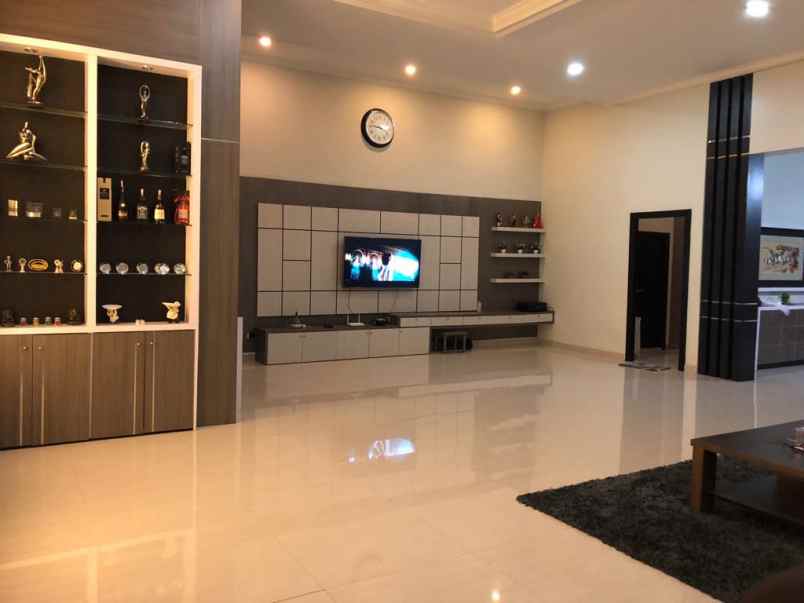 dijual rumah jalan sultan abdurahman