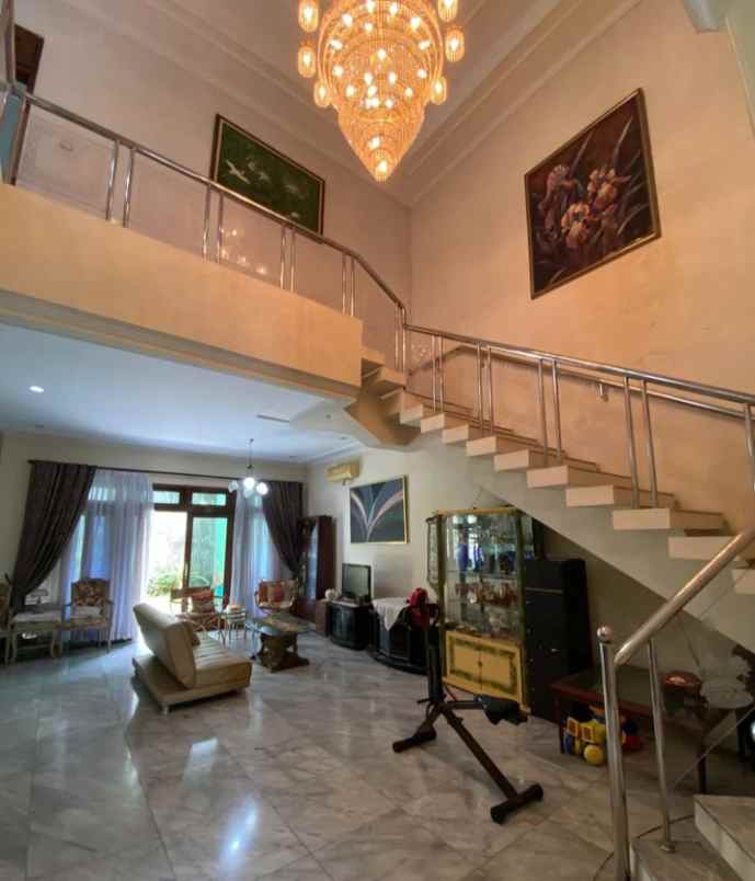 dijual rumah jalan villa cibubur indah