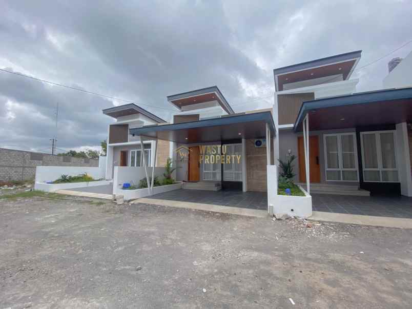 dijual rumah jalan wonosalam losari