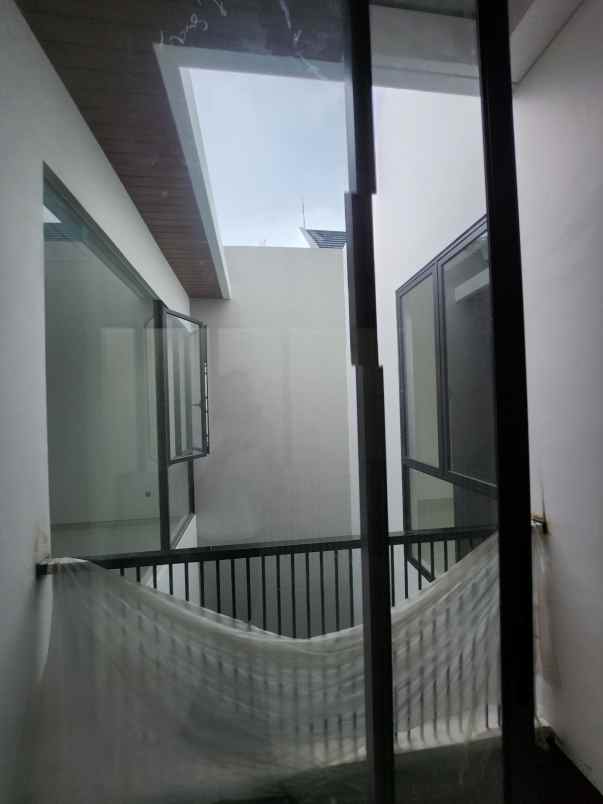 dijual rumah jalan woodland